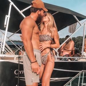 Meet your Posher, Larissa